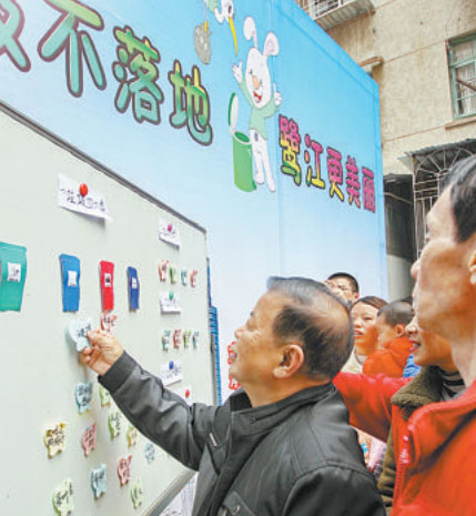 送上分類垃圾桶，傳遞文明與環保